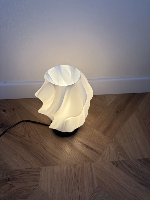 Lampa / veioza alba cu lumina calda