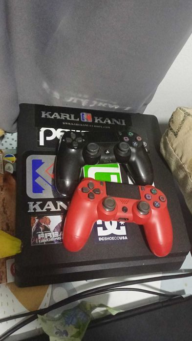 Vand ps4.cu 2 manete
