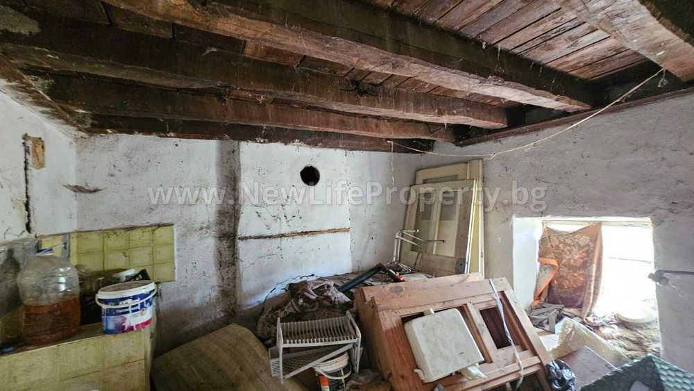 Къща в планината в с. Давидково, обл. Смолян