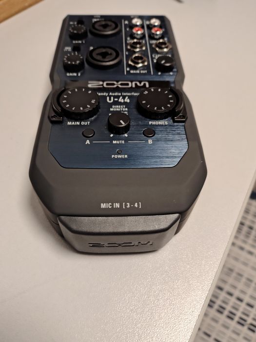 Zoom u-44 звукова карта