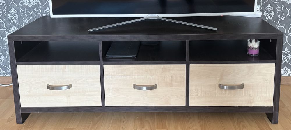 Продам тумбу под телевизор