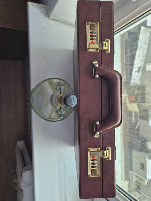 Дипломат с кодовым замком