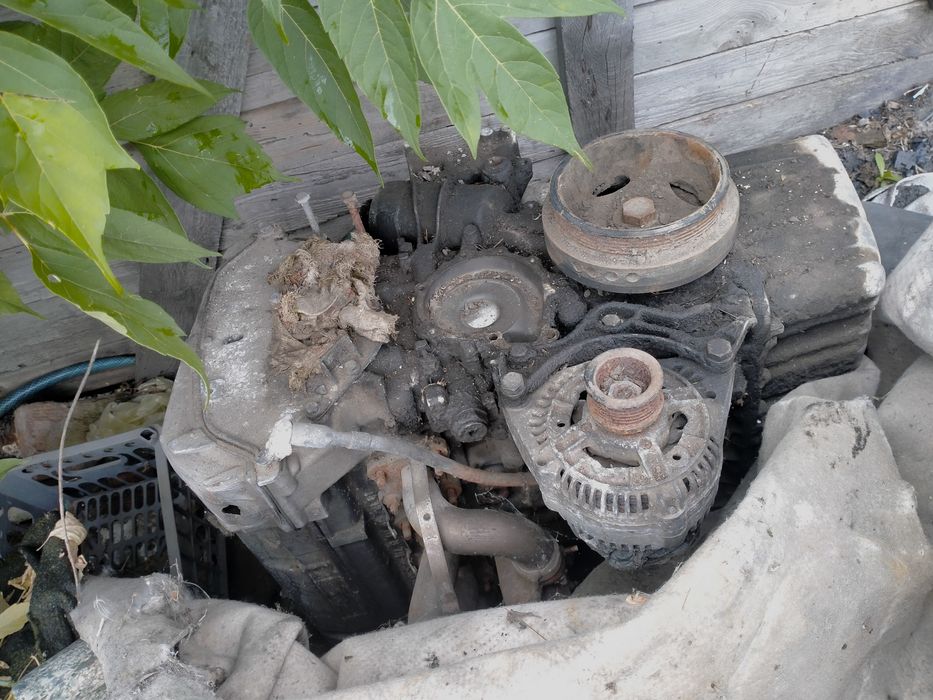 Запчасти на Мерседес 210