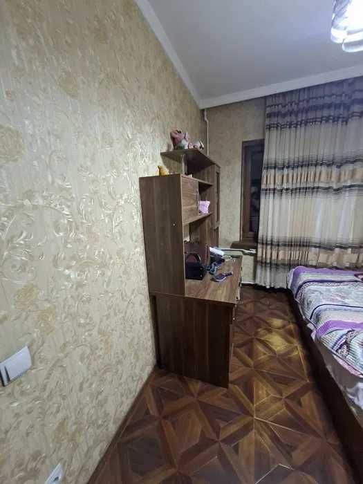 Продаю квартиру.Юнусабад 12 М Туркистан Уч бакалок 4\2\5 вещевой базар