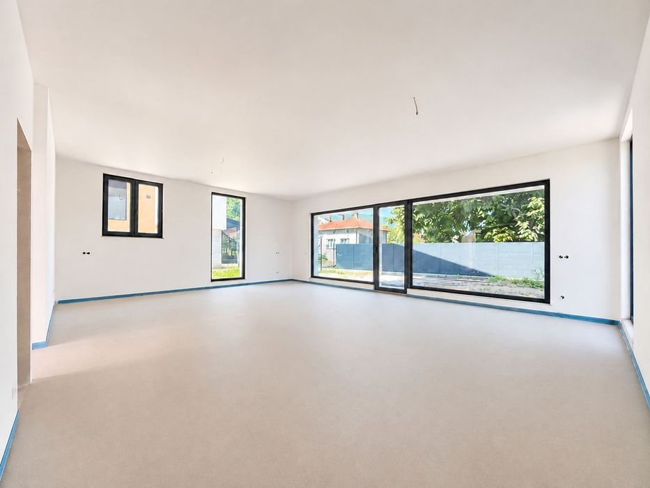 Продава се Къща в с. Лозен, Област София-град - 434 кв.м за 1934 €/кв.м - Снимка #2