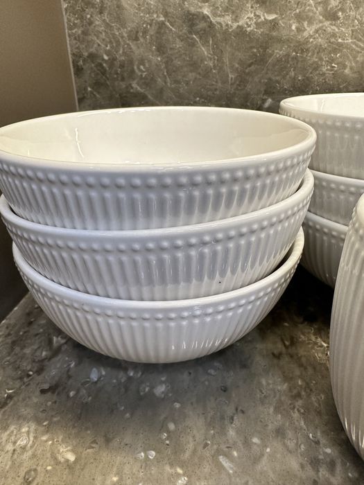 Сервиз белый новый.