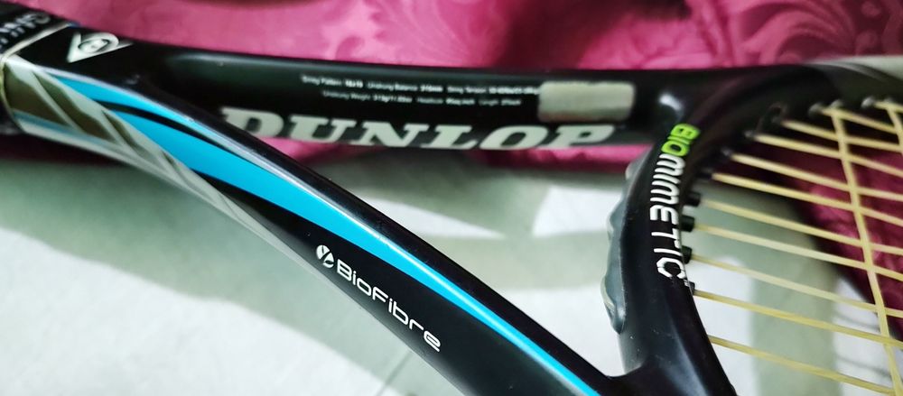 Rachete de tenis profesionale DUNLOP Biomimetic M 200 max Din carbon