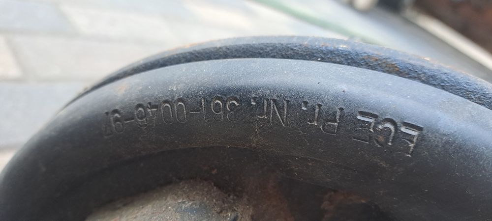 Axa remorca cu sistem de frânare