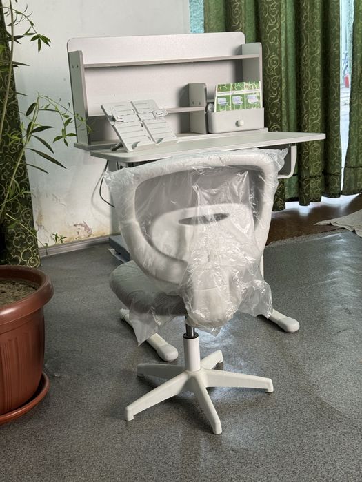 Parta kreslo bilan. Парта с кресло для учеников