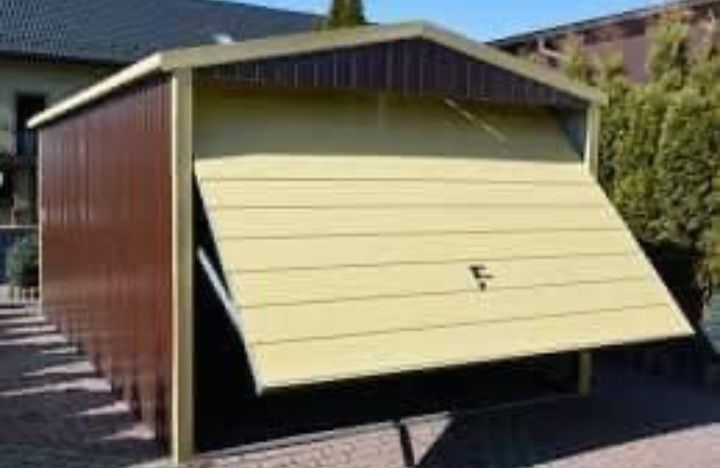 Garaje auto pe structura metalica învelite cu panouri Sandwich