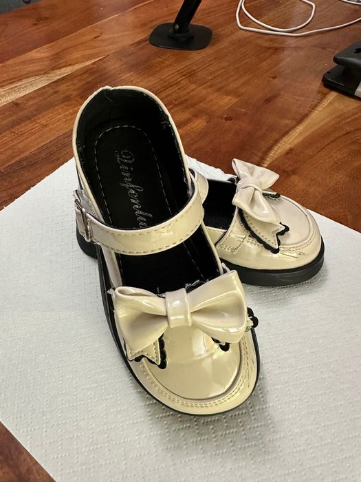 Pantofi Zara copii, mărimea 27 sunt noi + pereche cadou