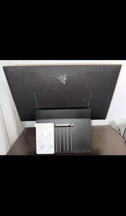 Vand Monitor Razer .Astept mesaj in privat .