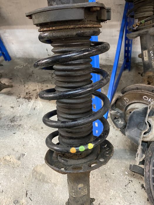 Предни пружини Пасат б7 2012г перфектни