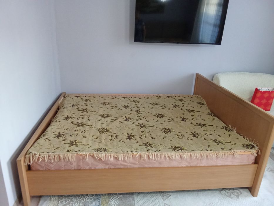 Двух спальная кровать