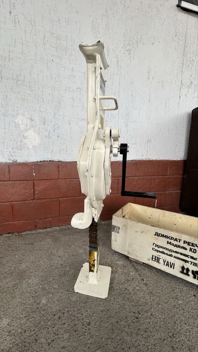 Домкрат реечный KD 5 т
