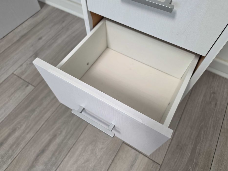 Birou reconditionat alb cu 3 sertare | Stare bună | 122x55x75 cm | Ideal pentru birou sau cameră