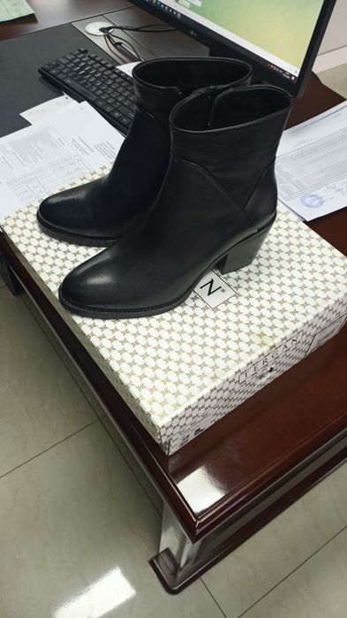 Продаю кожаные полусапожки  женские