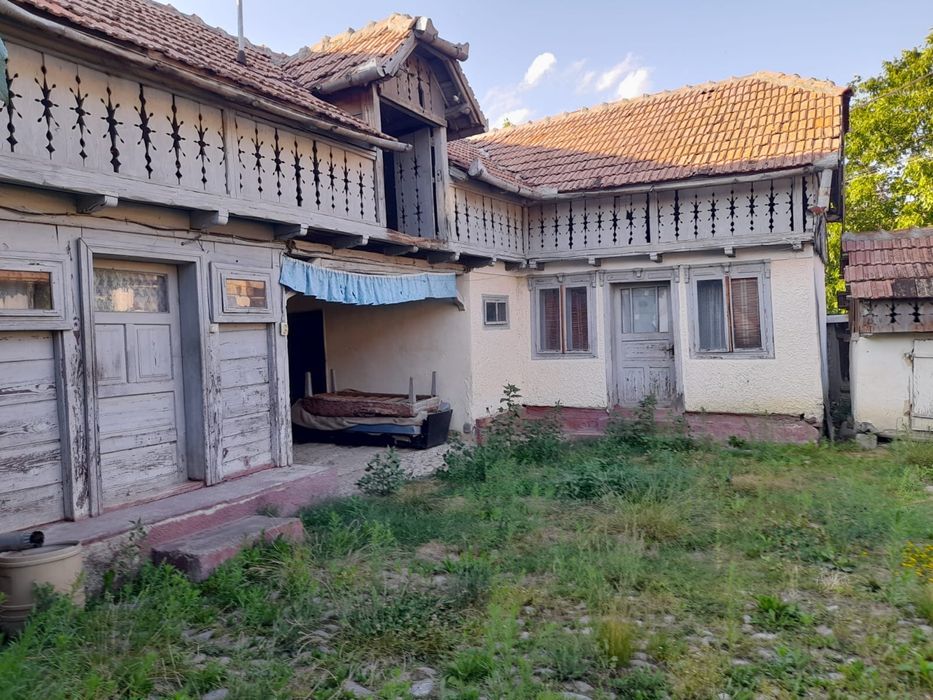 Gospodarie 6 camere 13600 mp Casin la 7km de Onesti