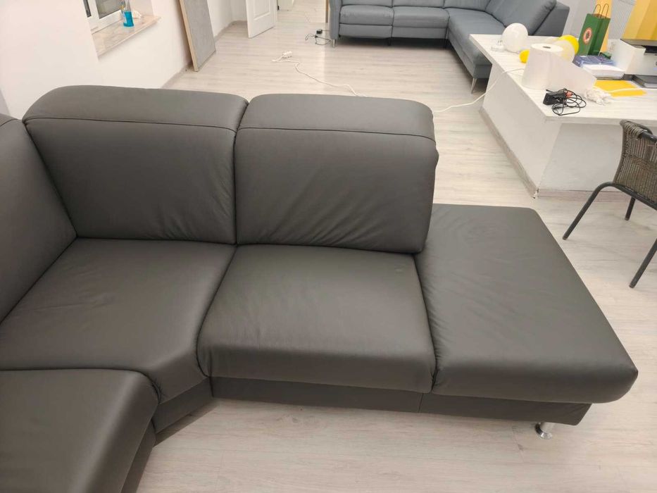 Canapea tip coltar din piele cu recliner extensibil electric