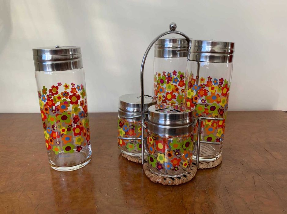 Дървено хаванче орехотрошачка мелничкa поставки за яйца сет подправки