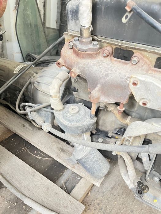 На Isuzu 4JG2 двигатель и КПП автомат