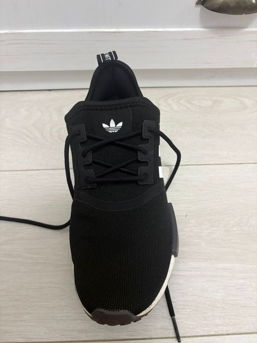 Vând 3 perechi adidasi