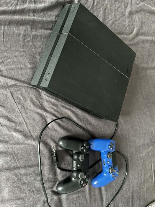 Playstation 4 slim с 6 игри и 2 джойстика 860gb.