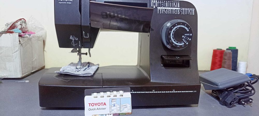 Masina de cusut Toyota Super Jeans