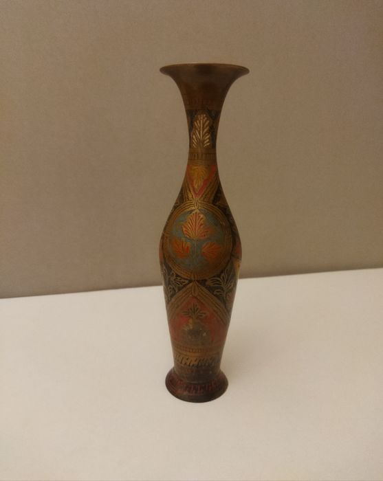 Декоративная латунная ваза с ручной росписью