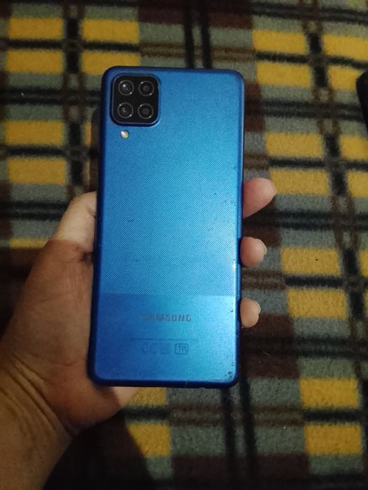 Продам смартфон Самсунг А12