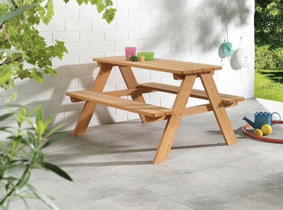 Детска дървена маса с пейки