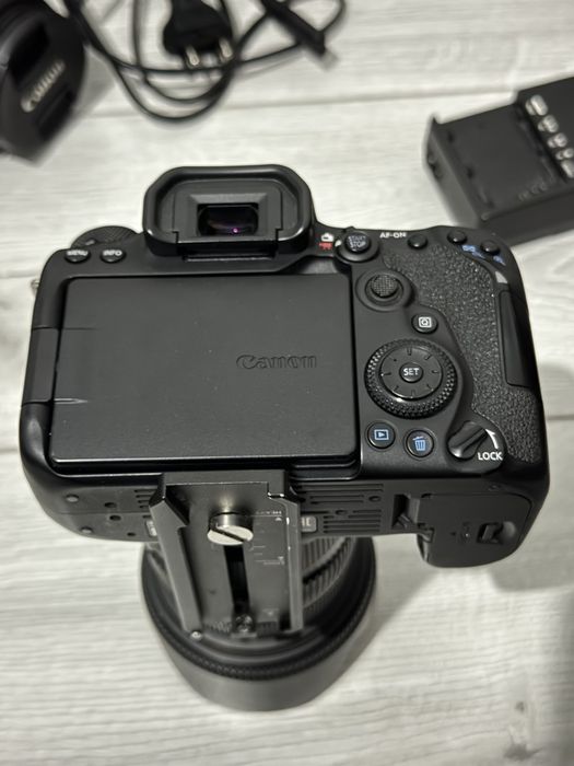 Продам Canon 90 d