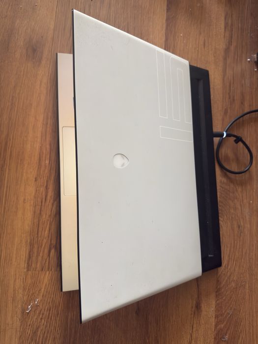 Alienware M15 R3/ I7 9750H/16GB/RTX 2070/512GB SSD