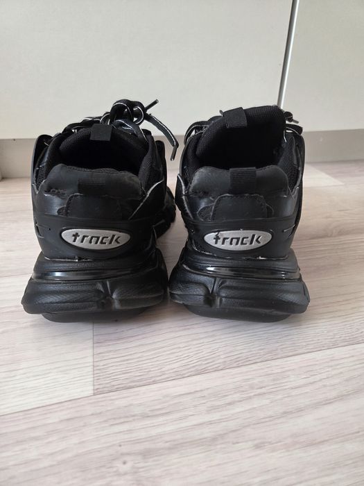 Продам кроссовки Balenciaga track 39 размер