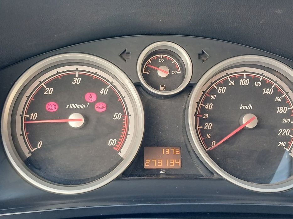 Vând Opel Zafira