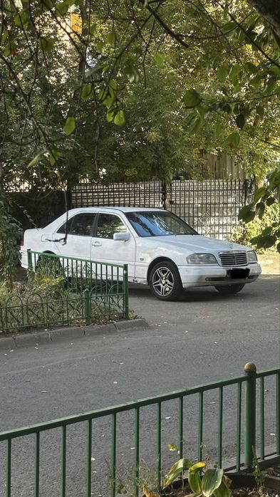Продам мерседес С 180 W202
