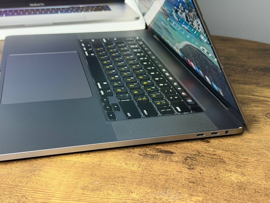 Срочно ! Macbook pro 16 core i7 16/512gb radeon pro Amerika