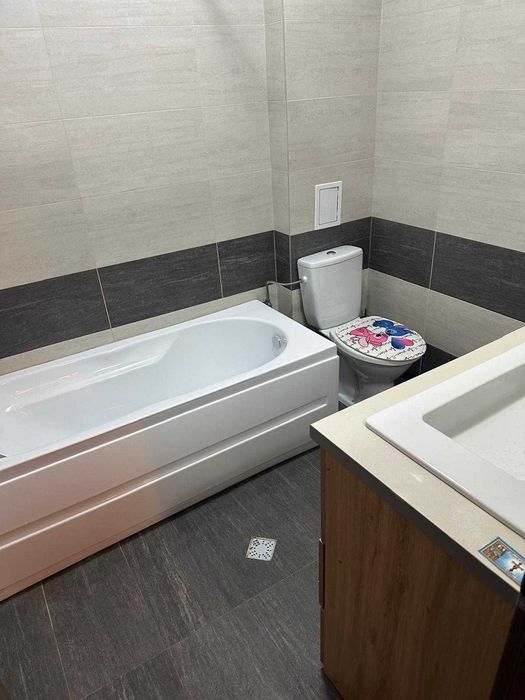 Închiriez apartament cu 3 camere în centrul Bistriței,