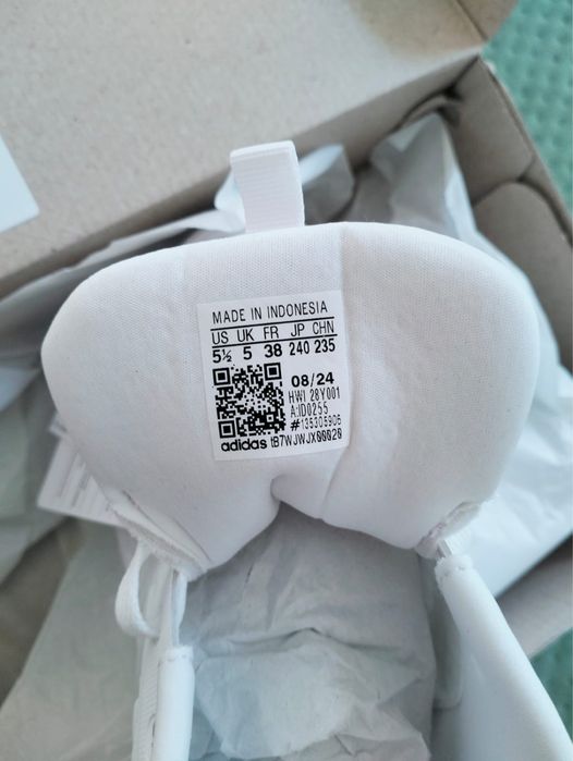 Кроссовки Adidas, размер 38 — новые