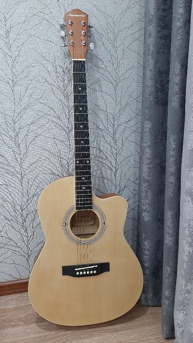 Продам гитару 40.000