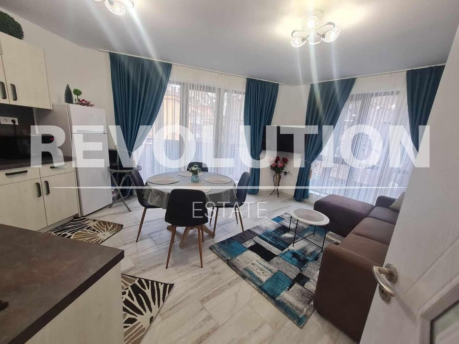 Дава се под наем Тристаен апартамент в Варна, Център - 82 кв.м за 887.4 € - Снимка #1