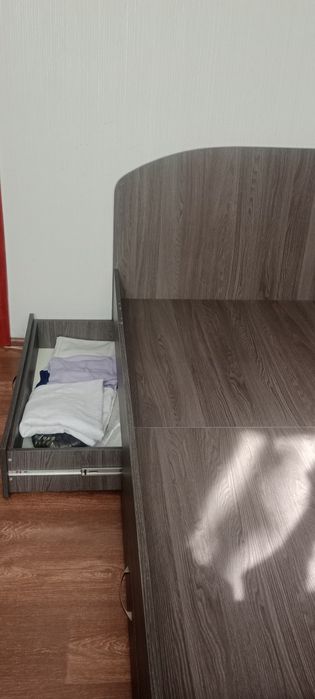 Продам 2 спальную кровать