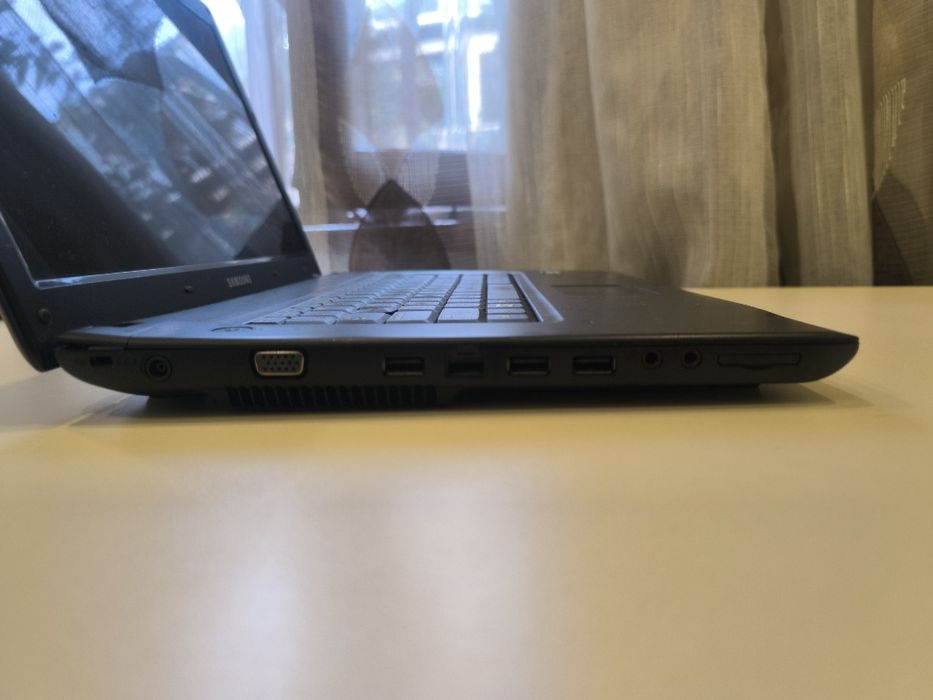 Ноутбук Samsung np