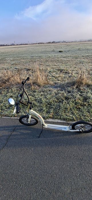 Vand trotinetă  aluminium  de adulți  Yedoo Friday 6.9 kg !
12705 - Y3