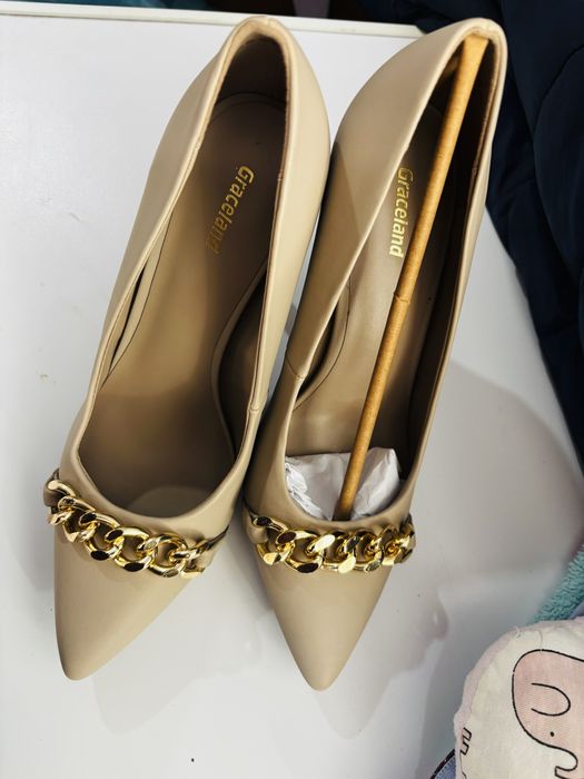 Vand pantofi cu toc nr 39