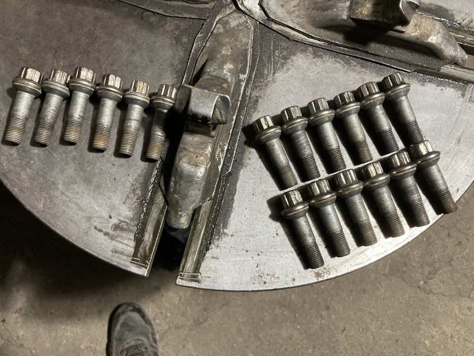 Болтове за Мерцедес