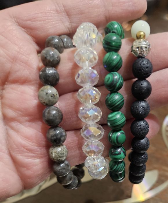 Ръчно изработени гривни