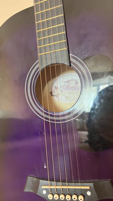 Продаю гитару почти новая