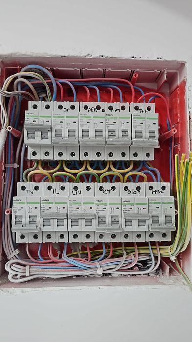 Electrician cu multa experienta