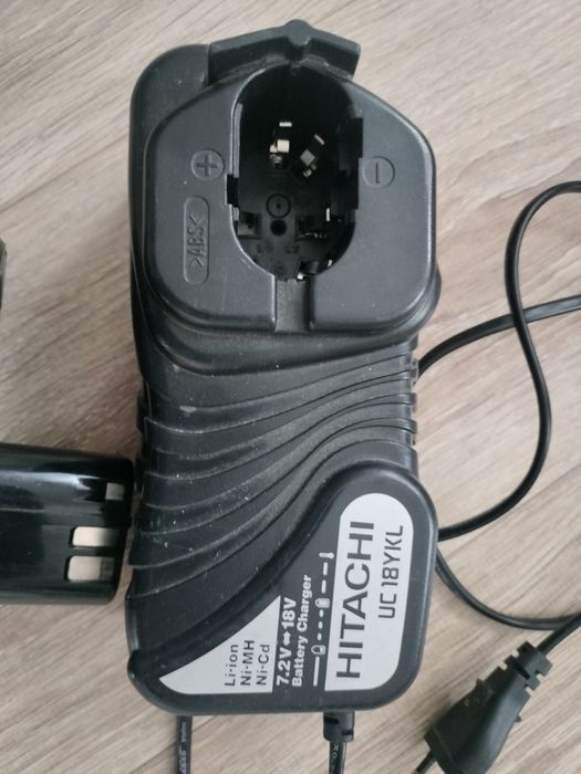 Hitachi acumulator și încărcător 18 volți